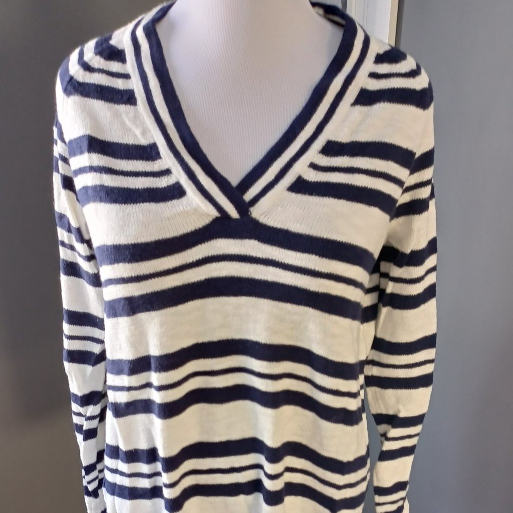 NWT!  Gap white and navy stripe v-neck tunic sweater - size Large Tall
